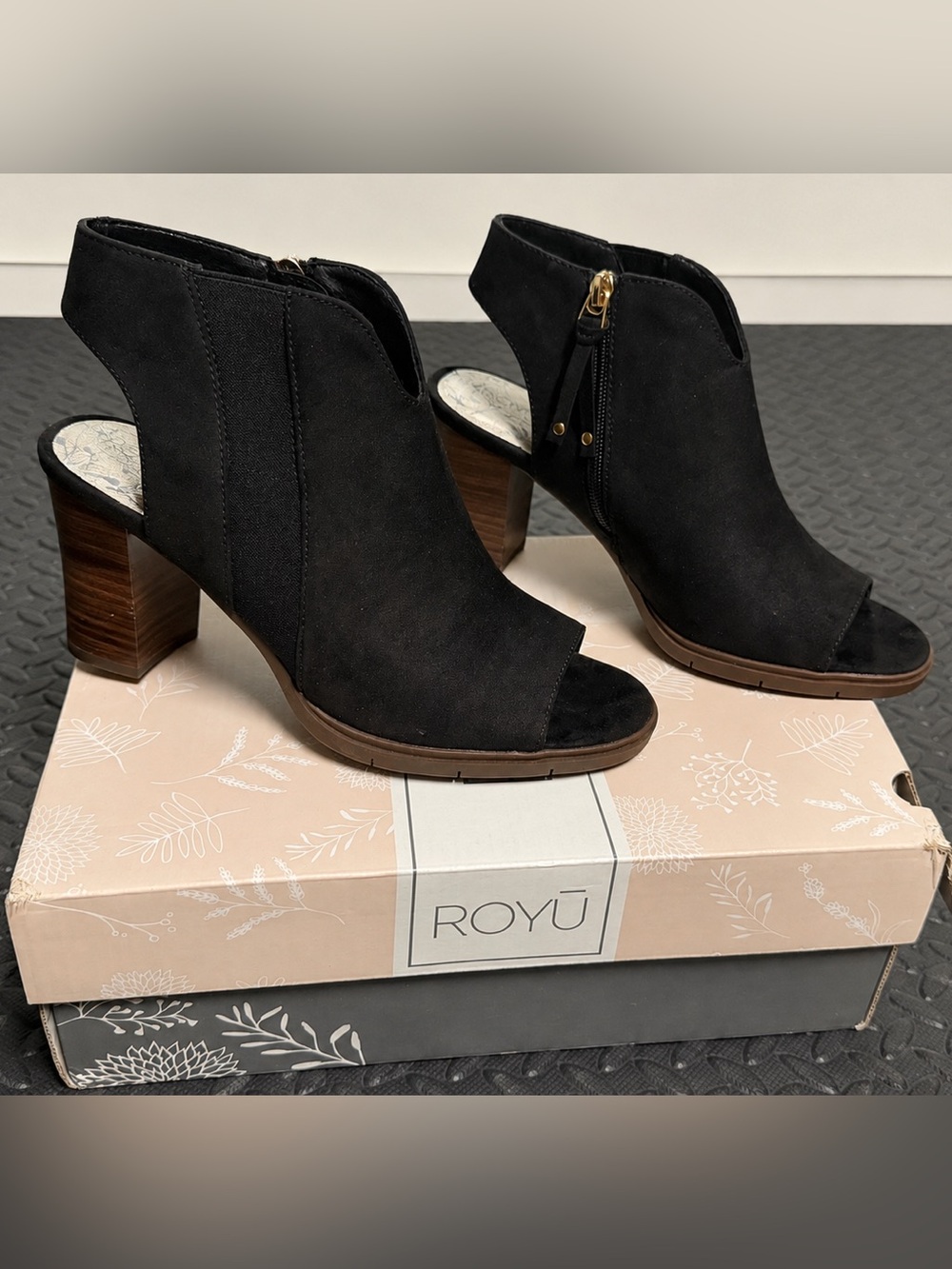 Black Open-Toe Suede Block Heel Shoes